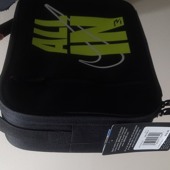 Largo Nike Signature Swoosh Logo All In Lunchbox - Picture 3 of 8